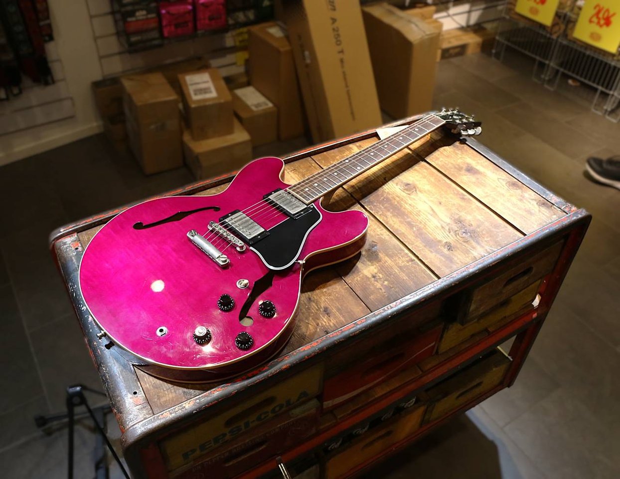 Begagnad Gibson ES-335 i Tran...