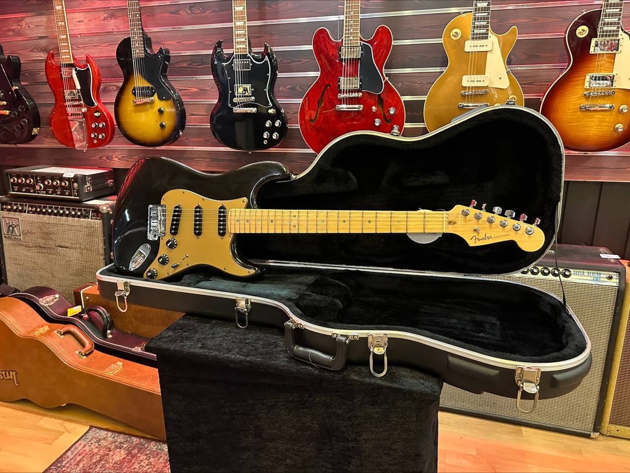 Fender American Deluxe Strato...
