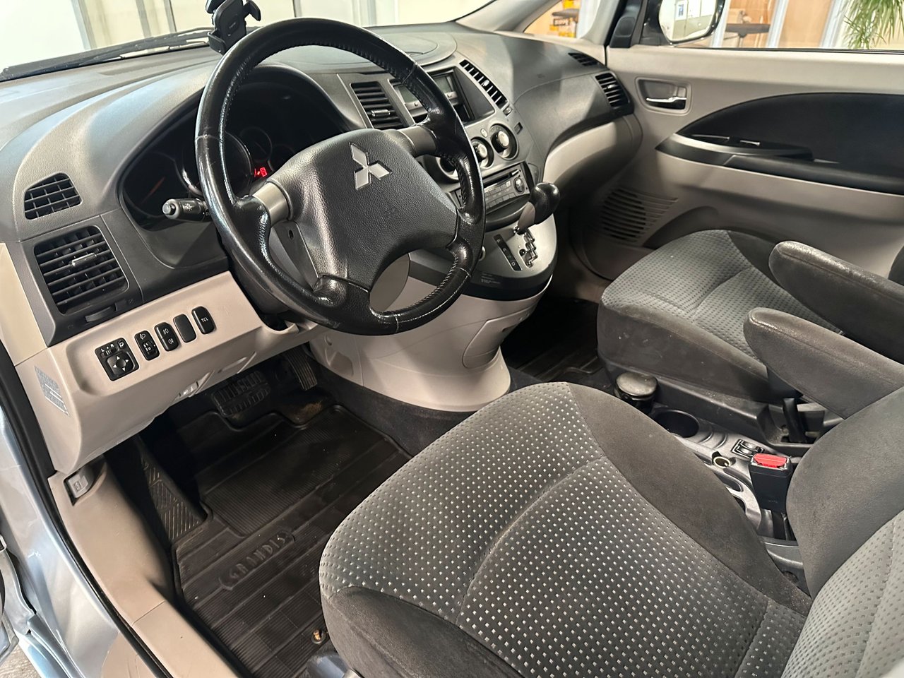 Mitsubishi Grandis 2.4 MIVEC Automatisk, 165hk, 2006