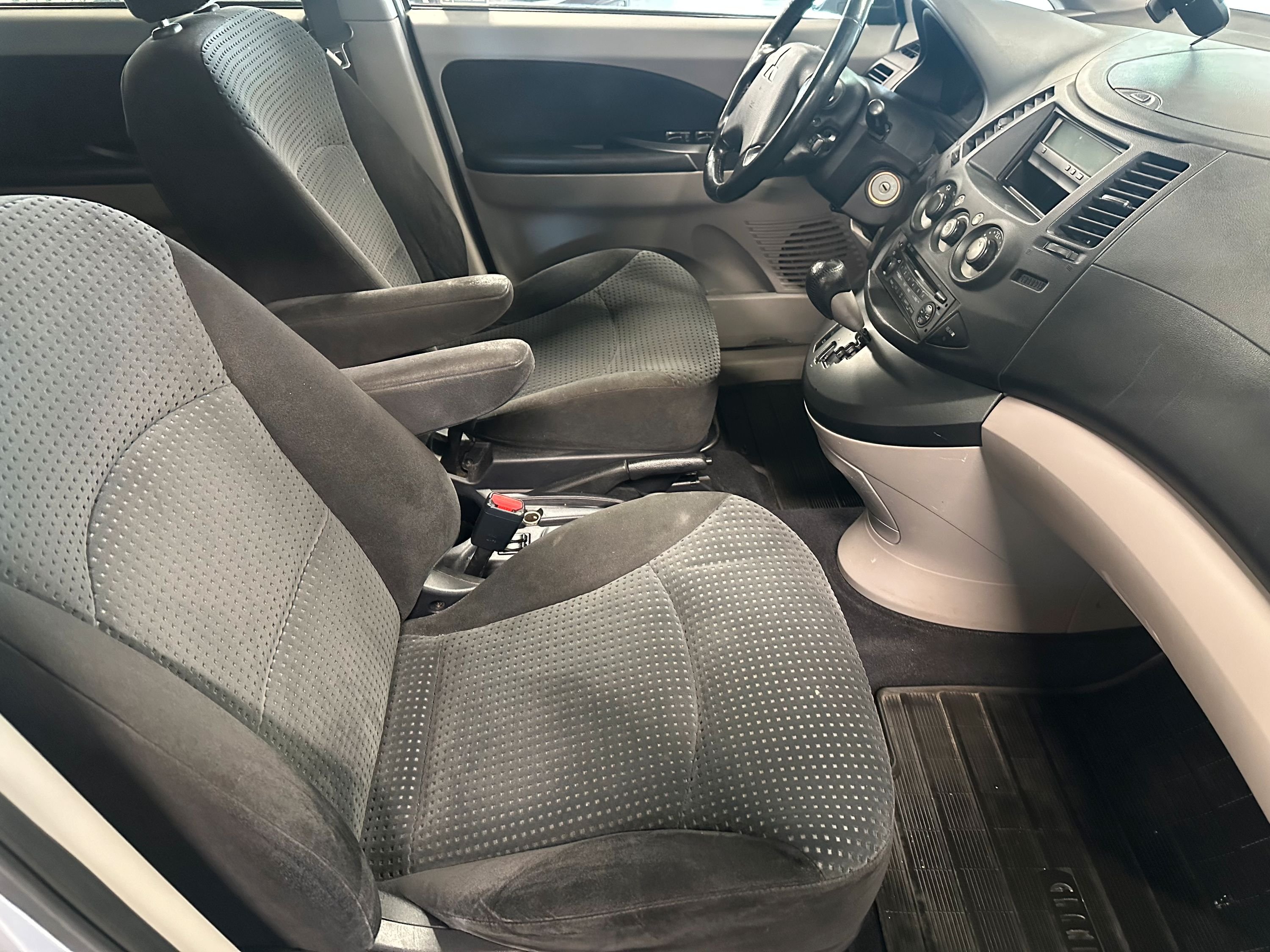 Mitsubishi Grandis 2.4 MIVEC Automatisk, 165hk, 2006