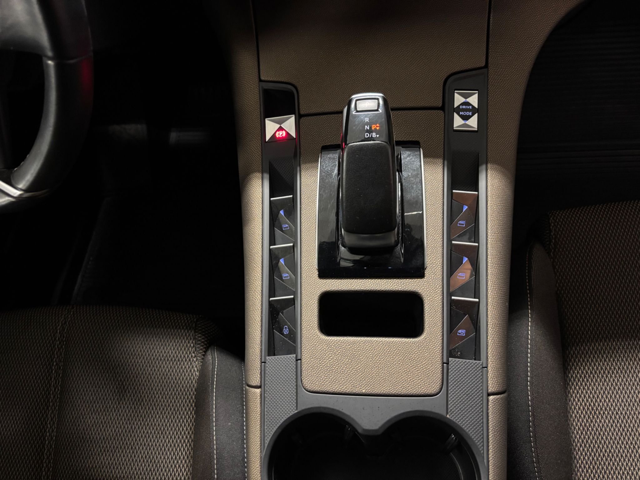 DS 7 Crossback E-Tense 225 EAT, 224hk, 2022