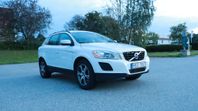 Volvo XC60 D4 FWD 163HK MOMENTUM D-VÄRM P-SENS HELSKINN DRAG