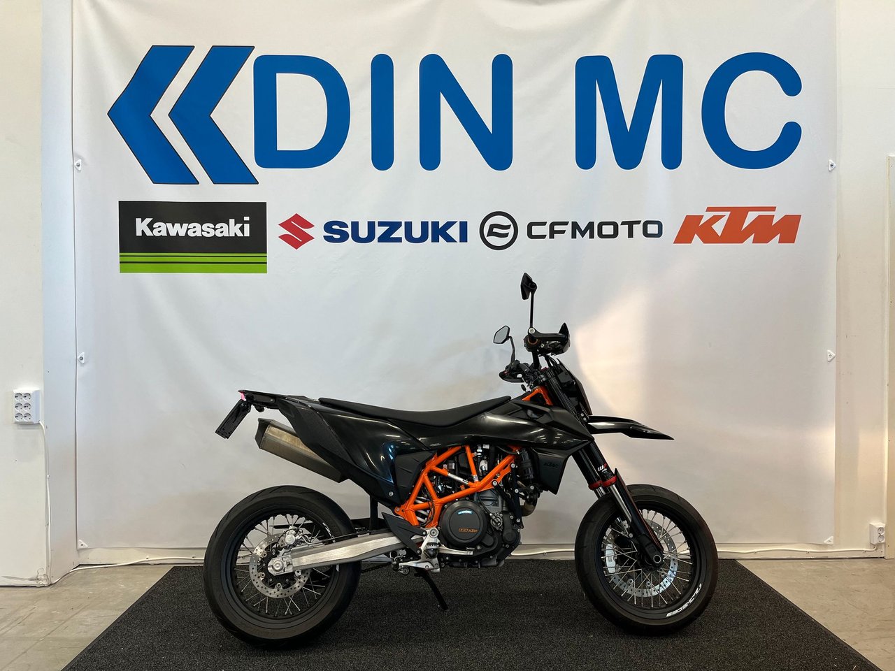 KTM 690 SMC R A2 "Nyservad"