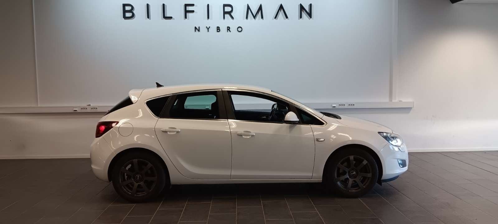 Opel Astra 1.6 Turbo  Manuell, 180hk, 2010