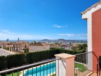 Kvalitetsvilla nära tre golfbanor på Costa Blanca. F261