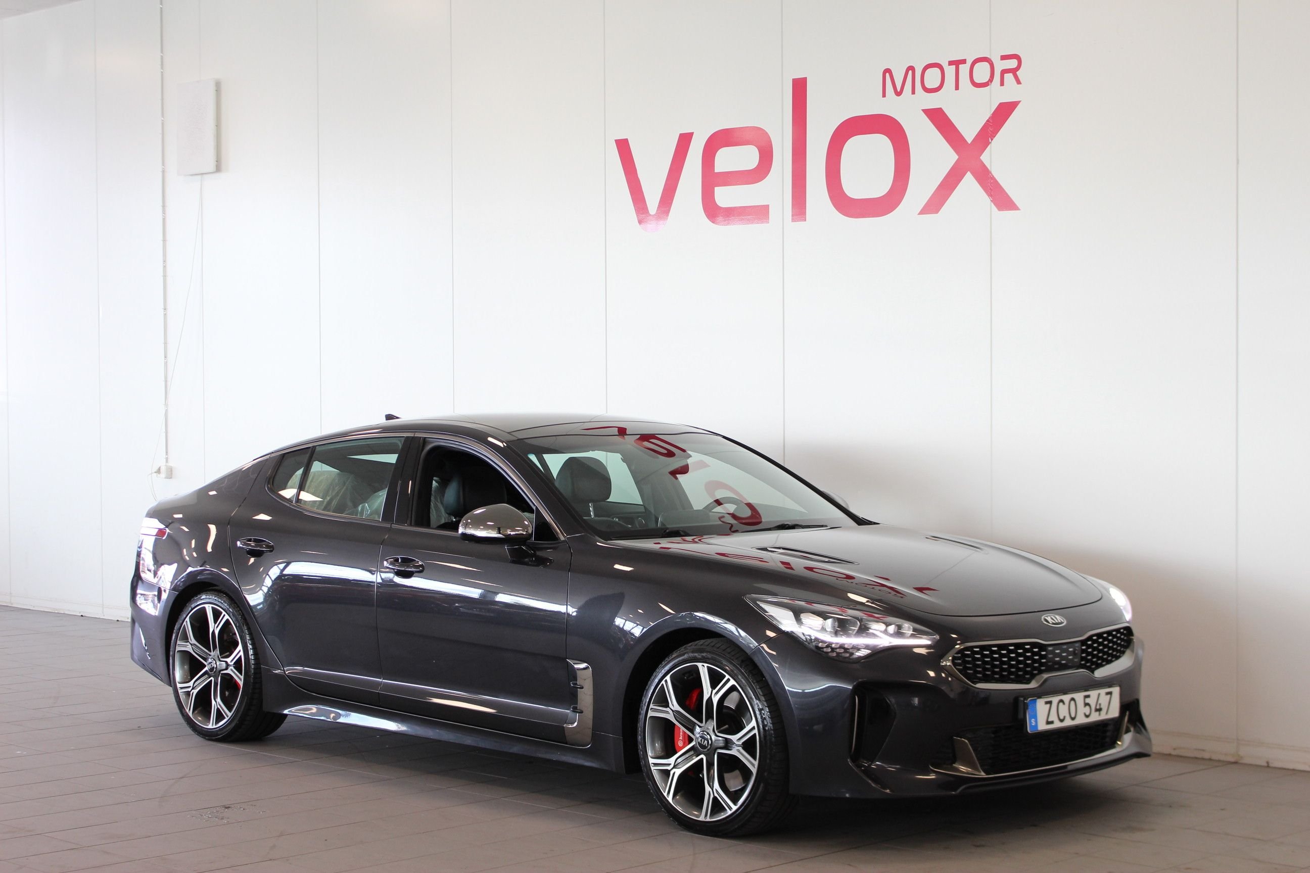 Kia Stinger GT 3.3 V6 T-GDI AWD Automatic, 370hp, 2018