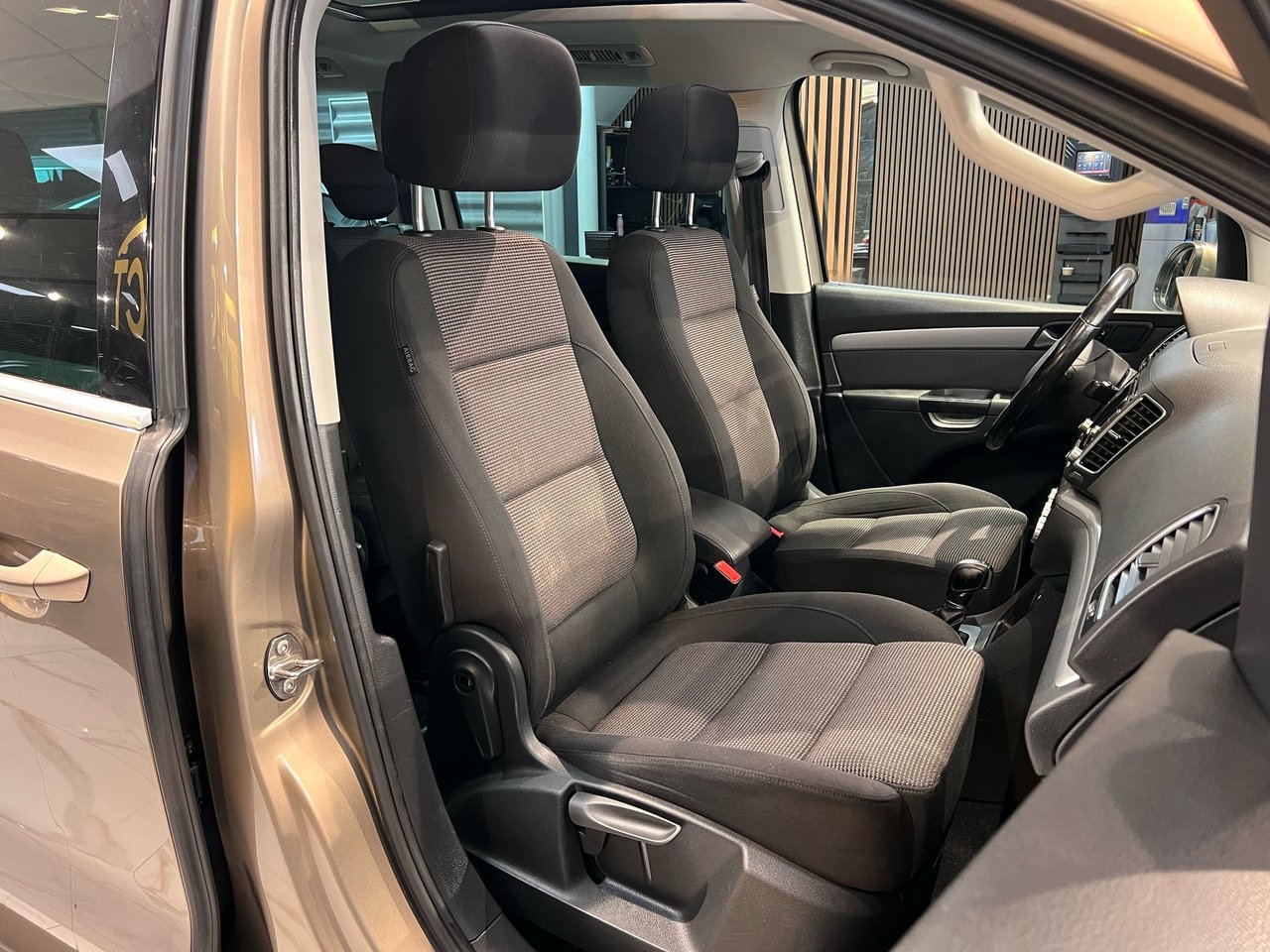 Volkswagen Sharan 7-seater 2.0 TDI DPF BMT DSG Sequential, 140hp, 2015