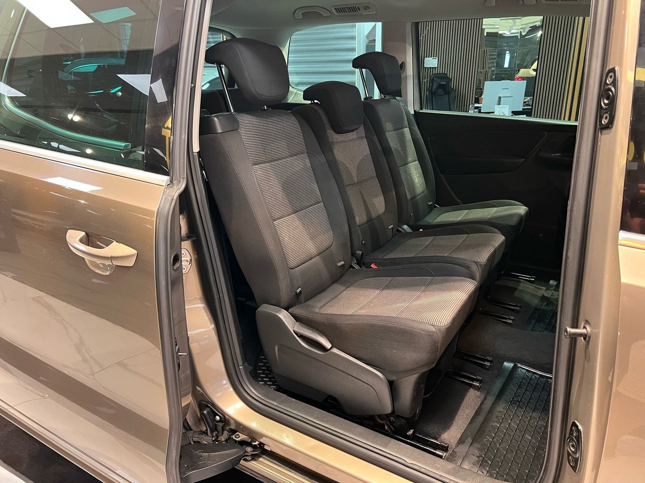 Volkswagen Sharan 7-seater 2.0 TDI DPF BMT DSG Sequential, 140hp, 2015