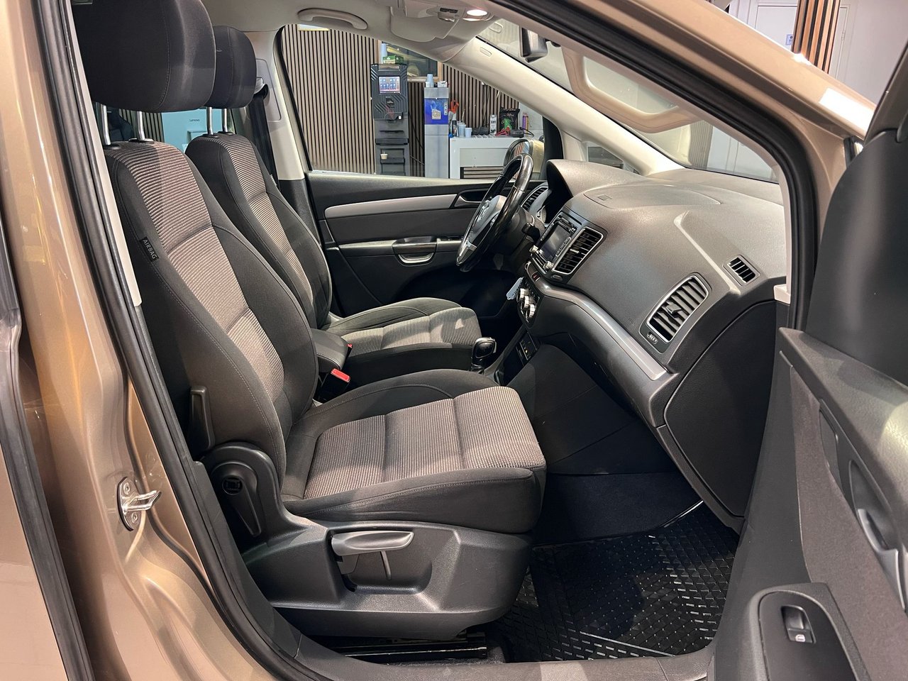 Volkswagen Sharan 7-seater 2.0 TDI DPF BMT DSG Sequential, 140hp, 2015