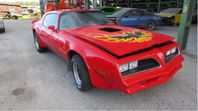 Pontiac Firebird 1977 I Delar!