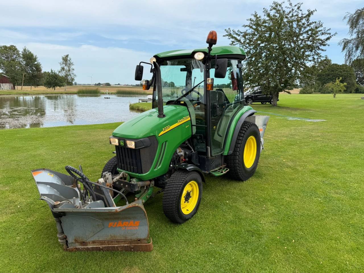John Deere 3720