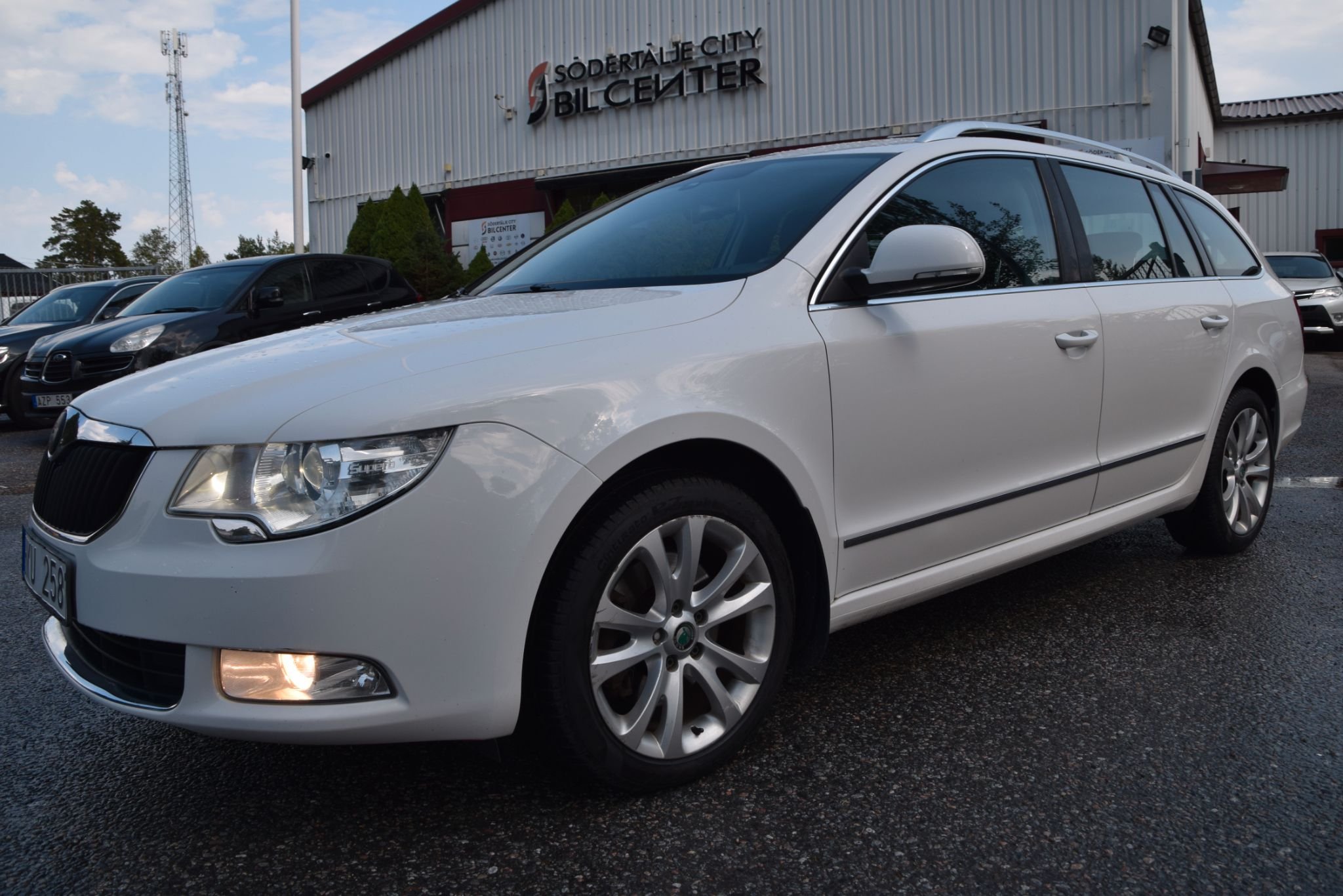 Škoda Superb Kombi 2.0 TDI 4x4 DSG Sekventiell, 140hk, 2013