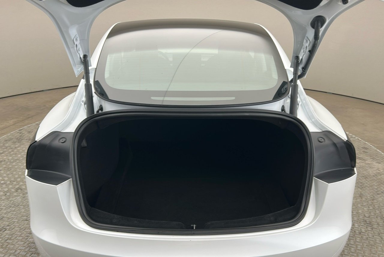 Tesla Model 3 Long Range AWD, 2024