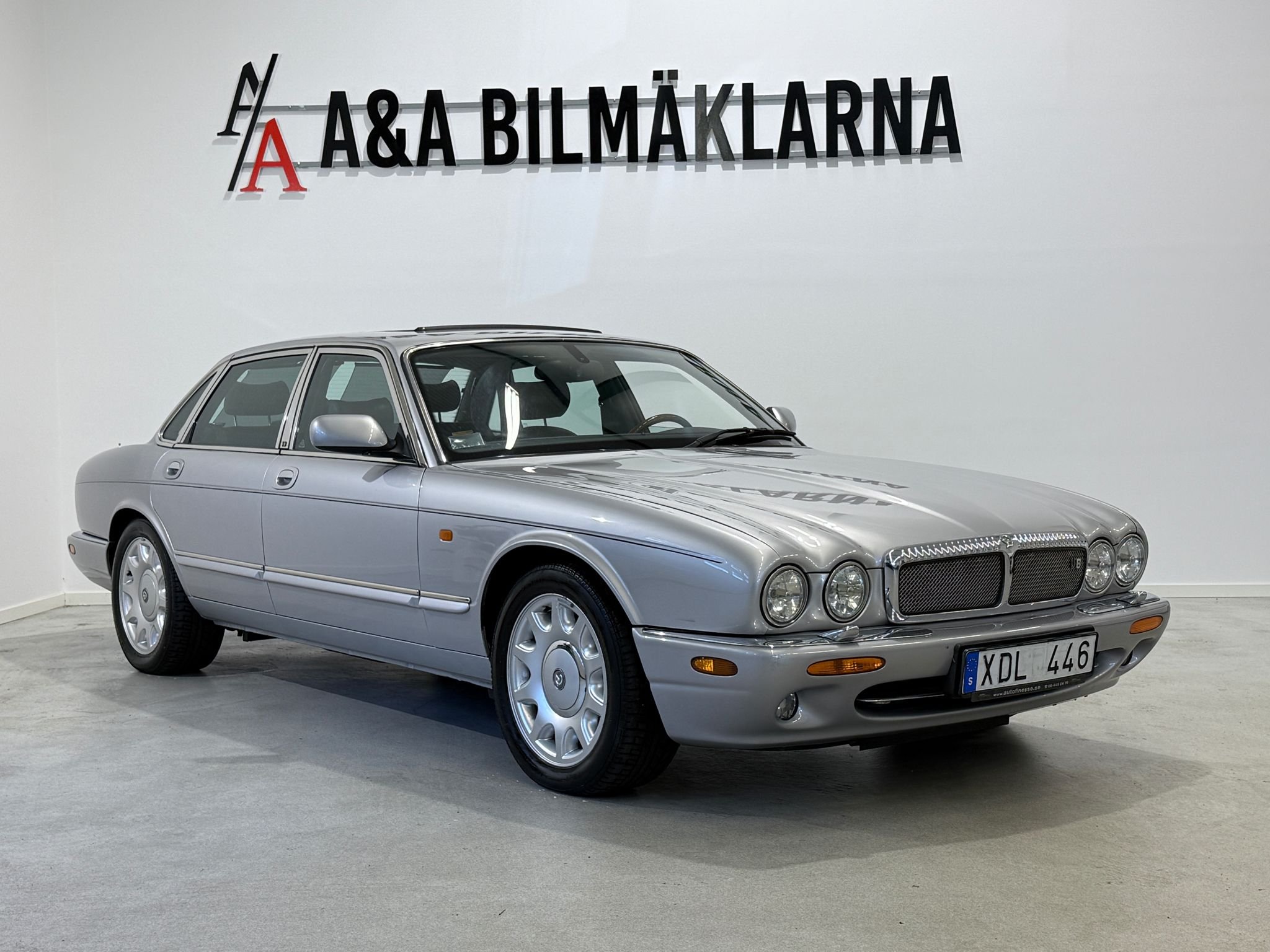 Daimler Super V8 4.0 V8 Automatisk, 363hk, 2001