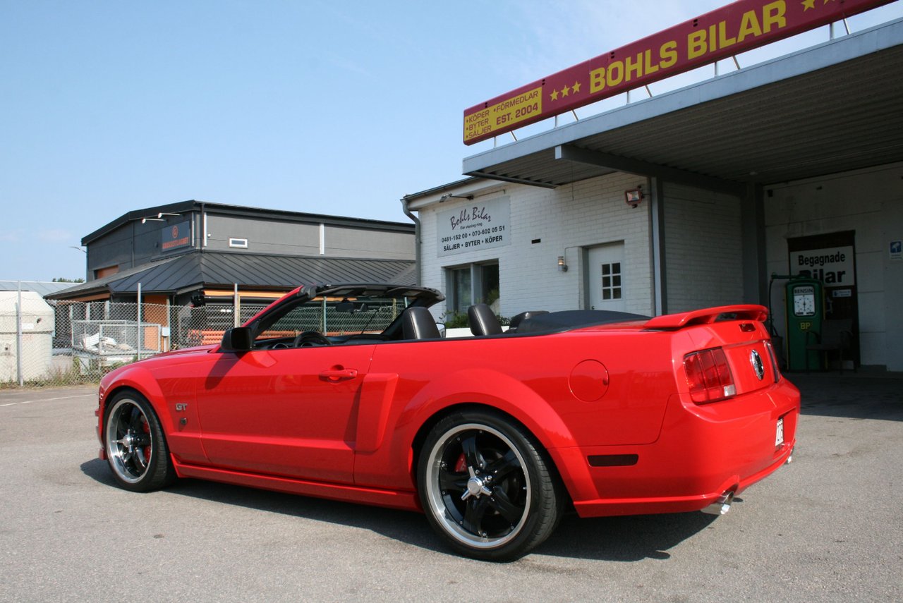 Ford Mustang GT Convertible 7...