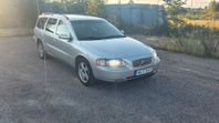 Volvo V70 2.4 Kinetic besiktigad Dragkrok