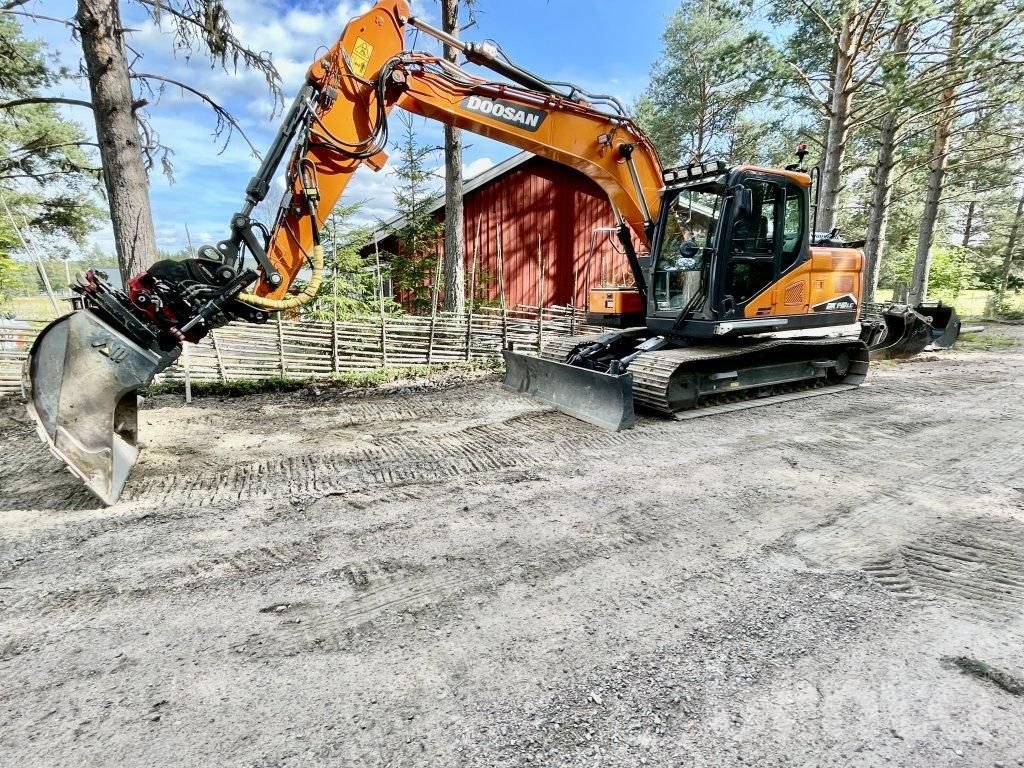 Bandgrävare Doosan DX 140LC-7