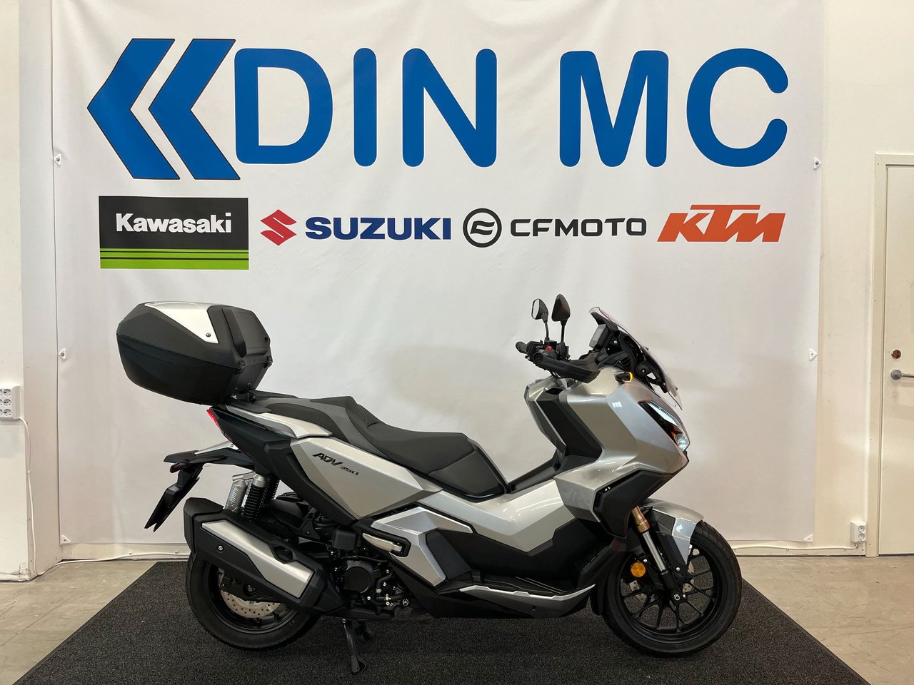 Honda 350 ADV "Endast 634mil,...