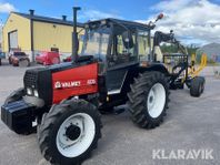 Traktor Valmet 405-4 med skogsvagn
