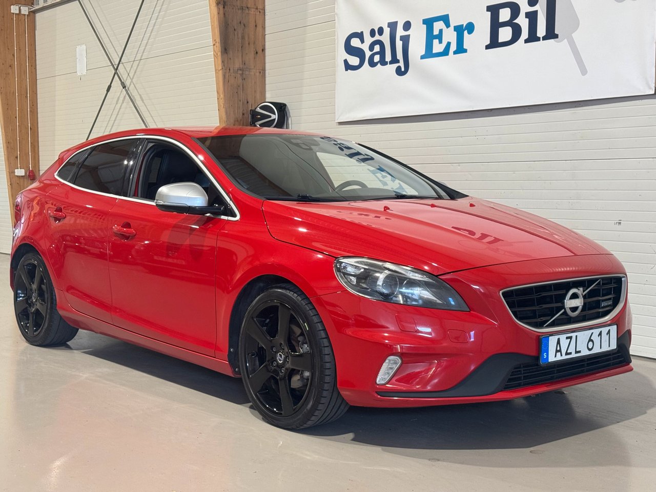Volvo V40 D2 Momentum R-Desig...
