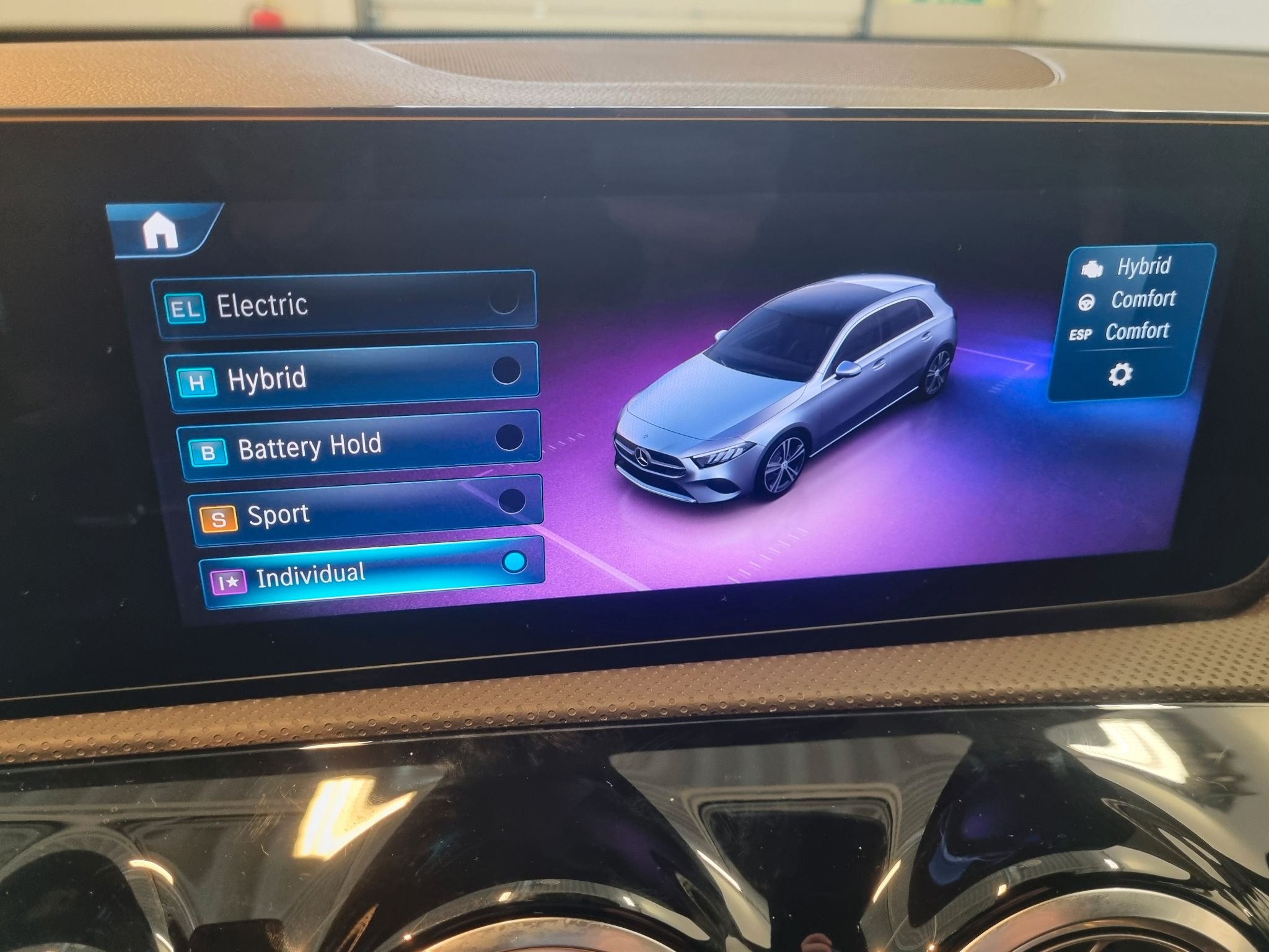 Mercedes-Benz A 250 e 8G-DCT, 218hp, 2026