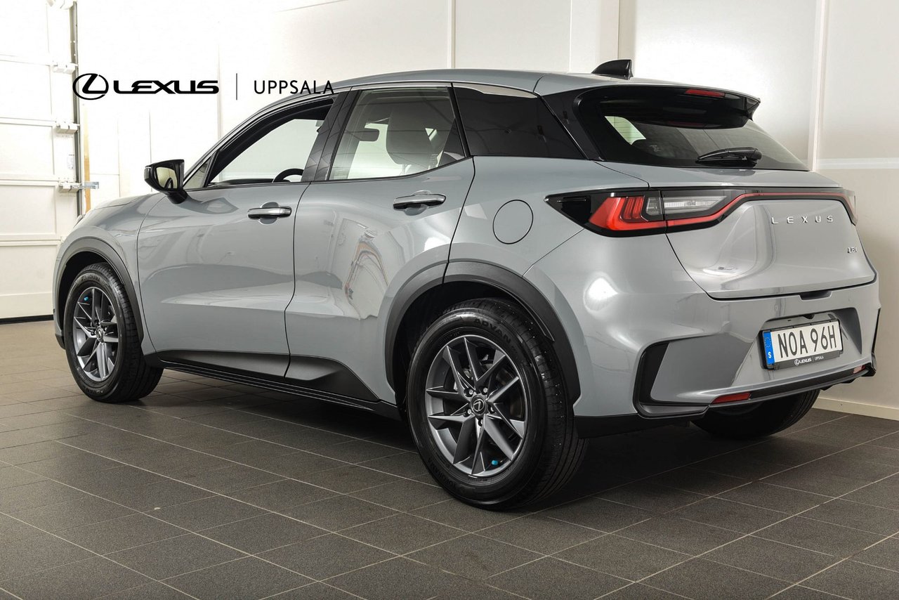 Lexus LBX 1.5 E-CVT, 136ps, 2024