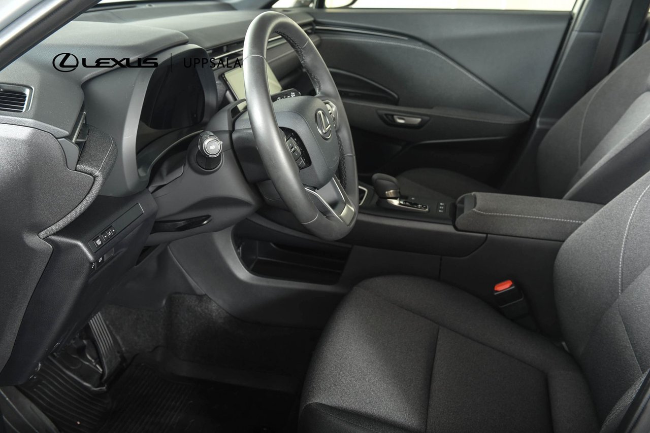 Lexus LBX 1.5 E-CVT, 136ps, 2024