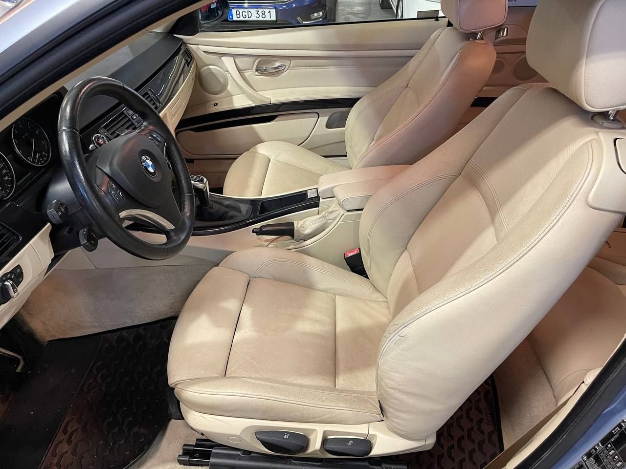 BMW 320i Coupé Manuell, 6-trinn, 170ps, 2009