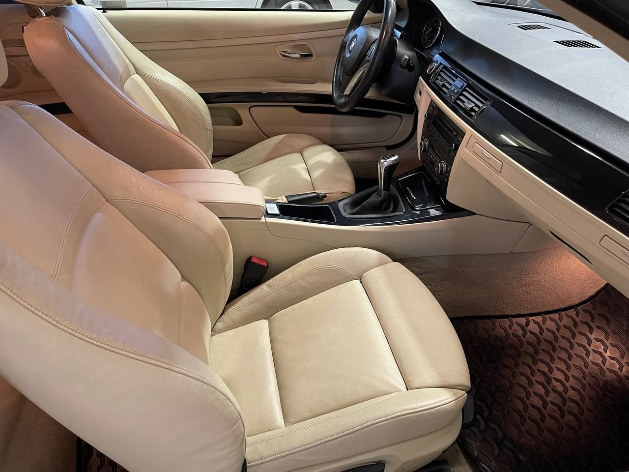 BMW 320i Coupé Manuell, 6-trinn, 170ps, 2009