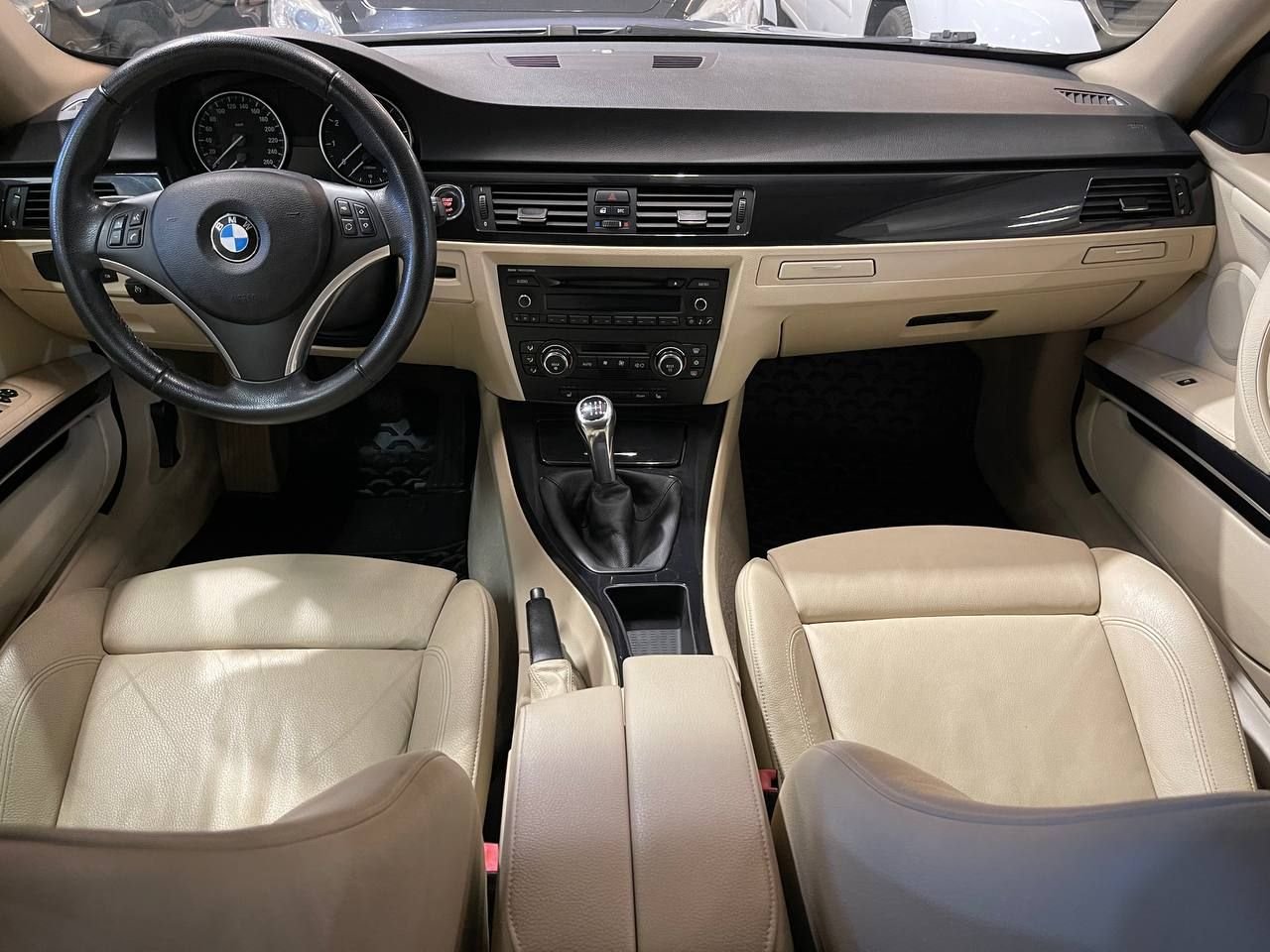 BMW 320i Coupé Manuell, 6-trinn, 170ps, 2009