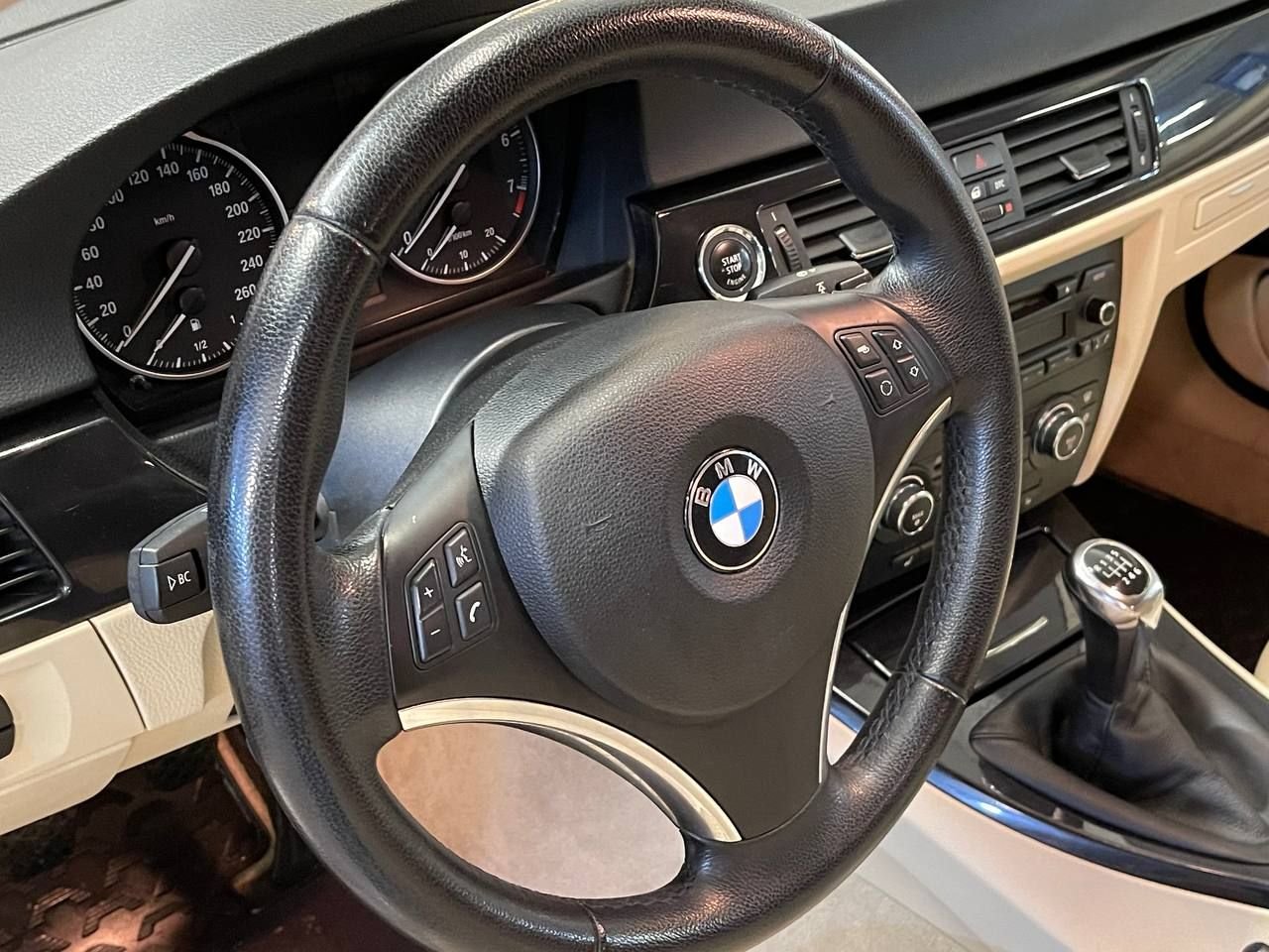 BMW 320i Coupé Manuell, 6-trinn, 170ps, 2009