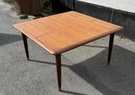 Läckert soffbord i teak, Aase Drejeri, Norge