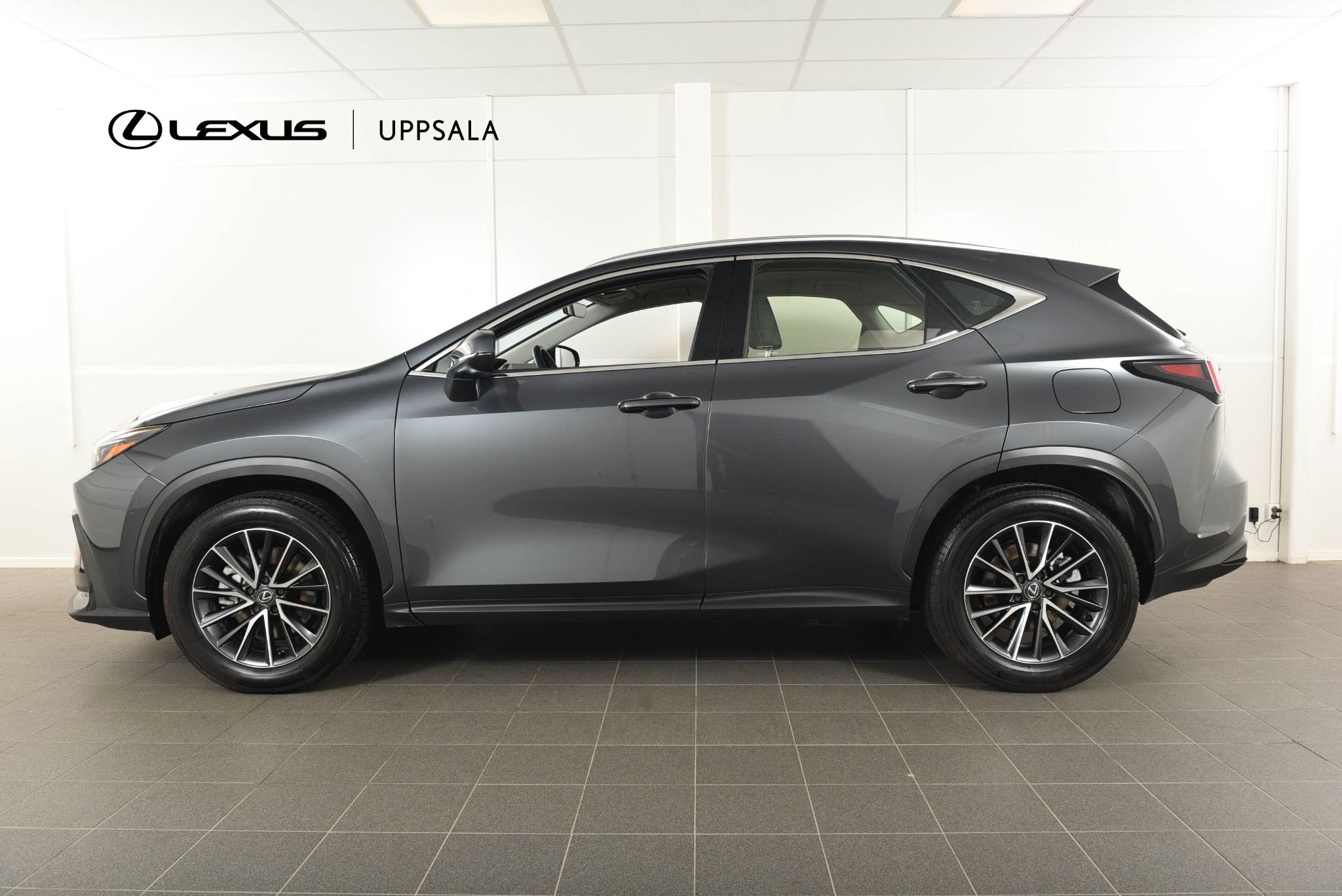 Lexus NX 350h E-CVT, 242hk, 2024