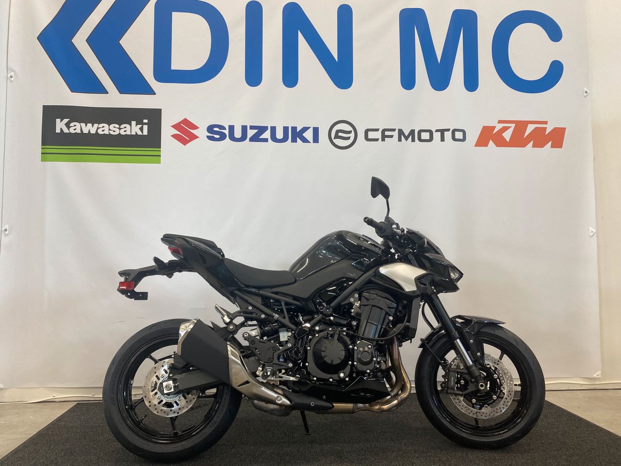 Kawasaki Z900 "omgående leve...