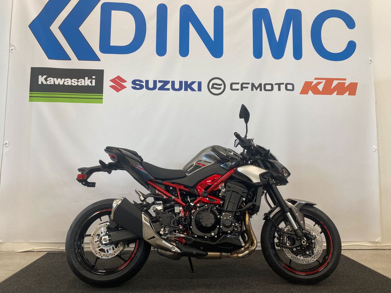 Kawasaki Z900 "omgående leve...