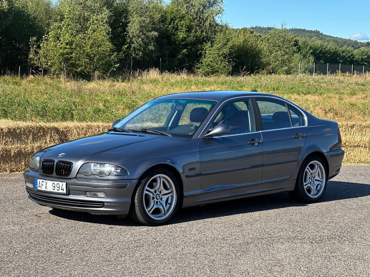 BMW 323 i Sedan | Se Annons