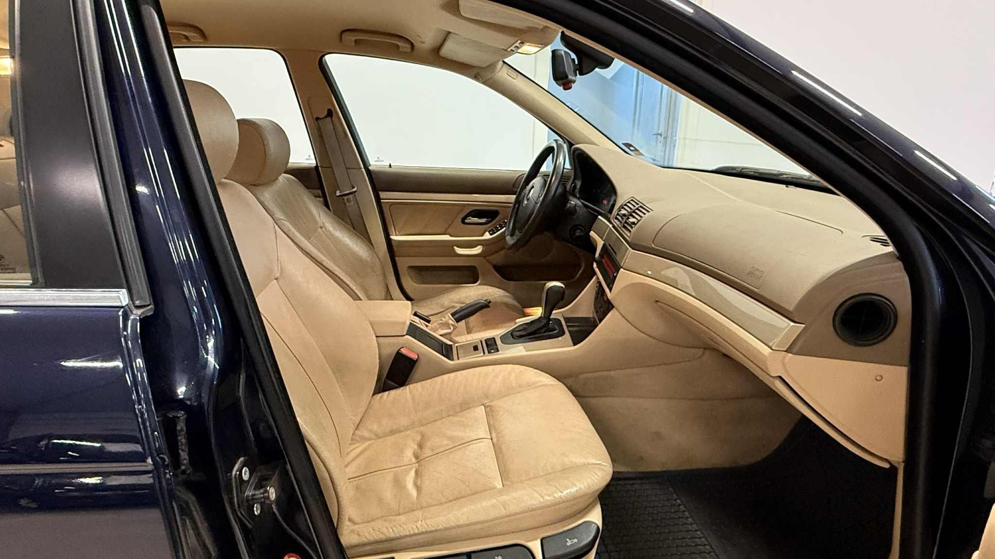 BMW 525i Sedan Automatic, 192hp, 2001