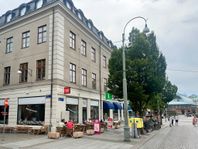 Poke bowl-restaurang på bästa cityläge