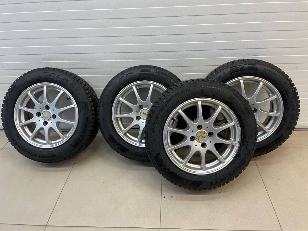 Vinterdäck Nissan Falken Frik...