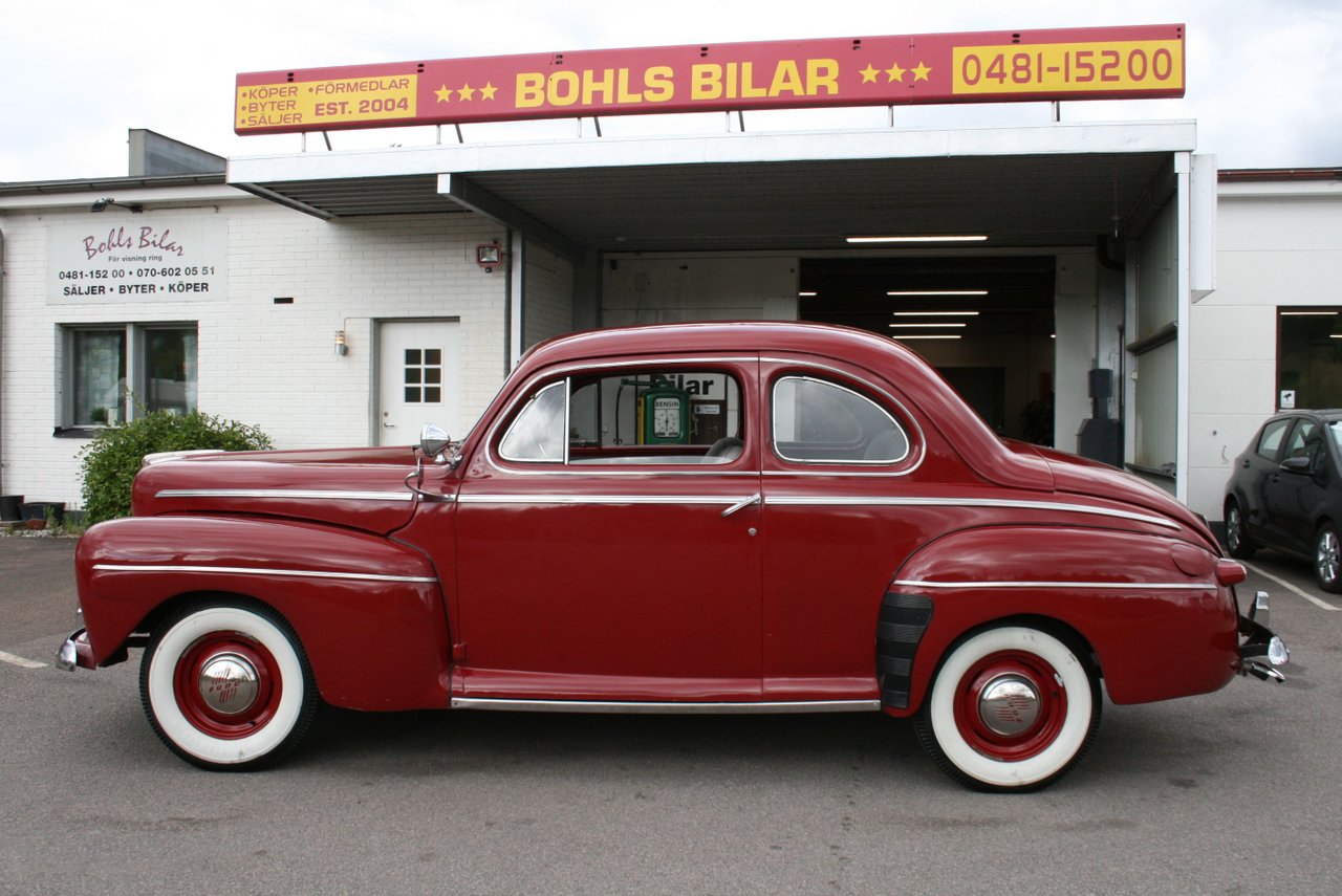Ford Deluxe Eight Club Coupe ...