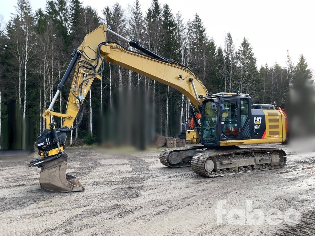 Caterpillar 323FL Bandgrävare...