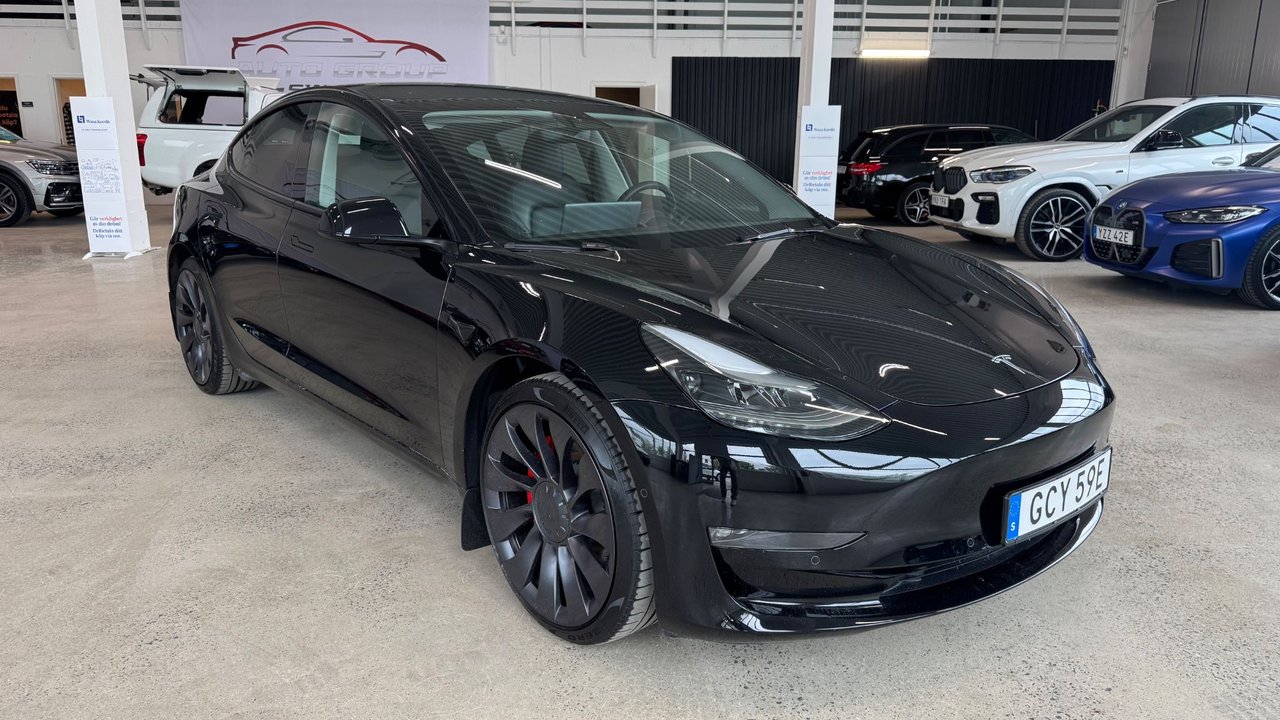 Tesla Model 3 Performance MOM...