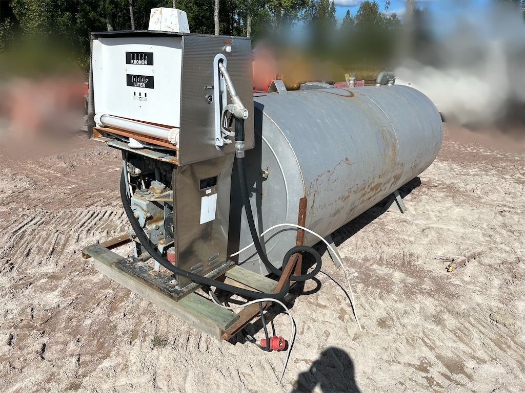 Dieseltank 3000L Med pump oc...