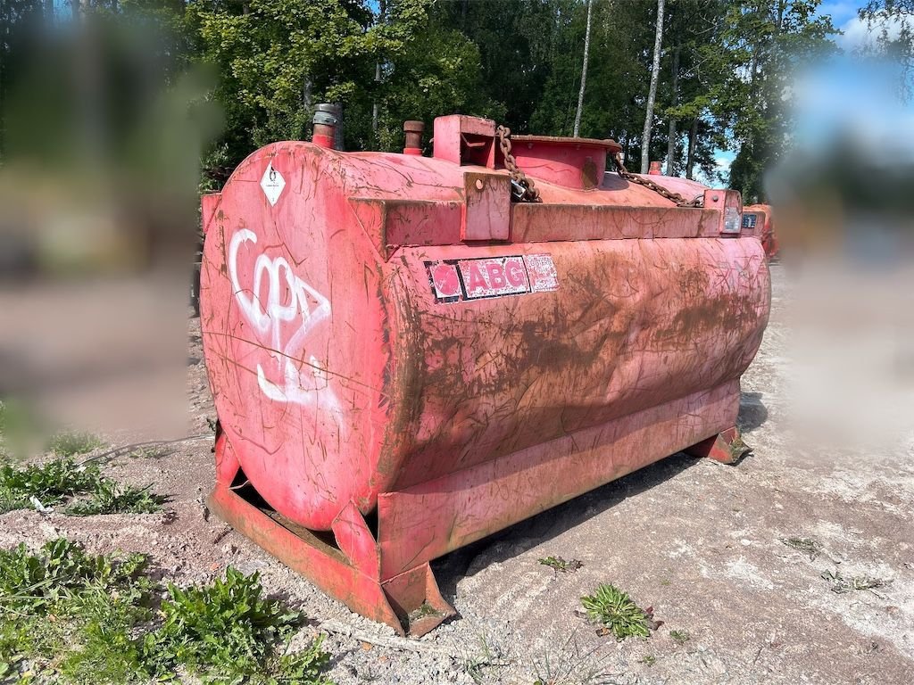 Dieseltank 2000L Med lyftöglor