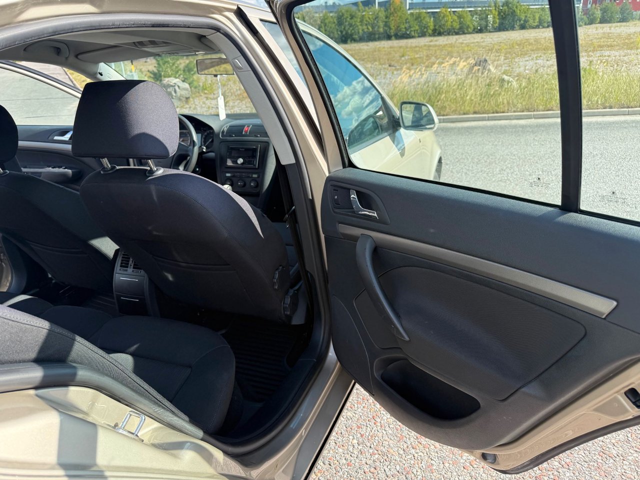 Škoda Octavia 1.6 MPI Manuell, 102hk, 2005