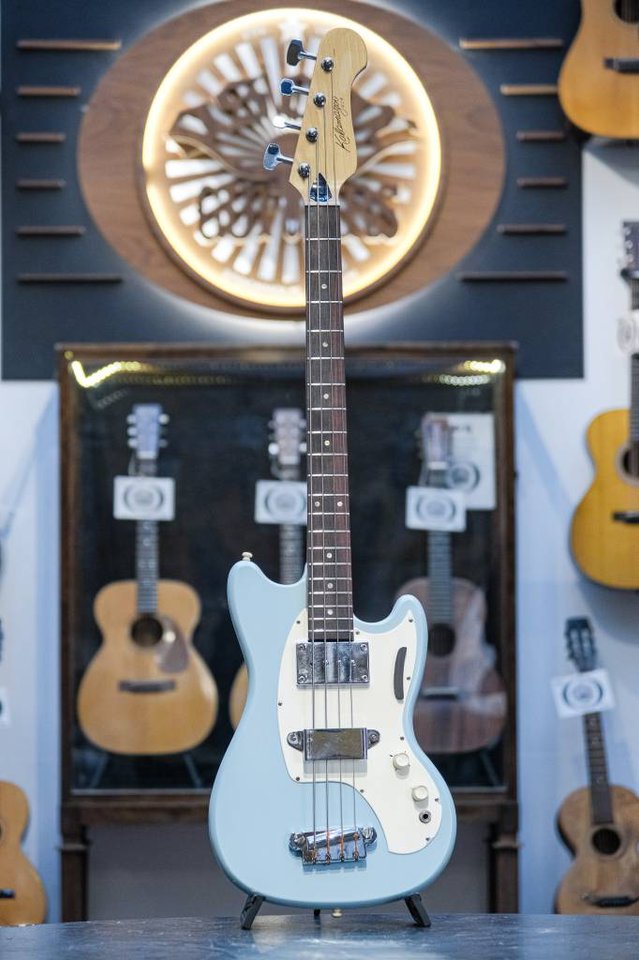 1968 Kalamazoo KB-1 Bass las ...