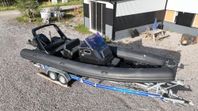 Brig Eagle 780 med Evinrude 300 hk och dubbelaxlad trailer –