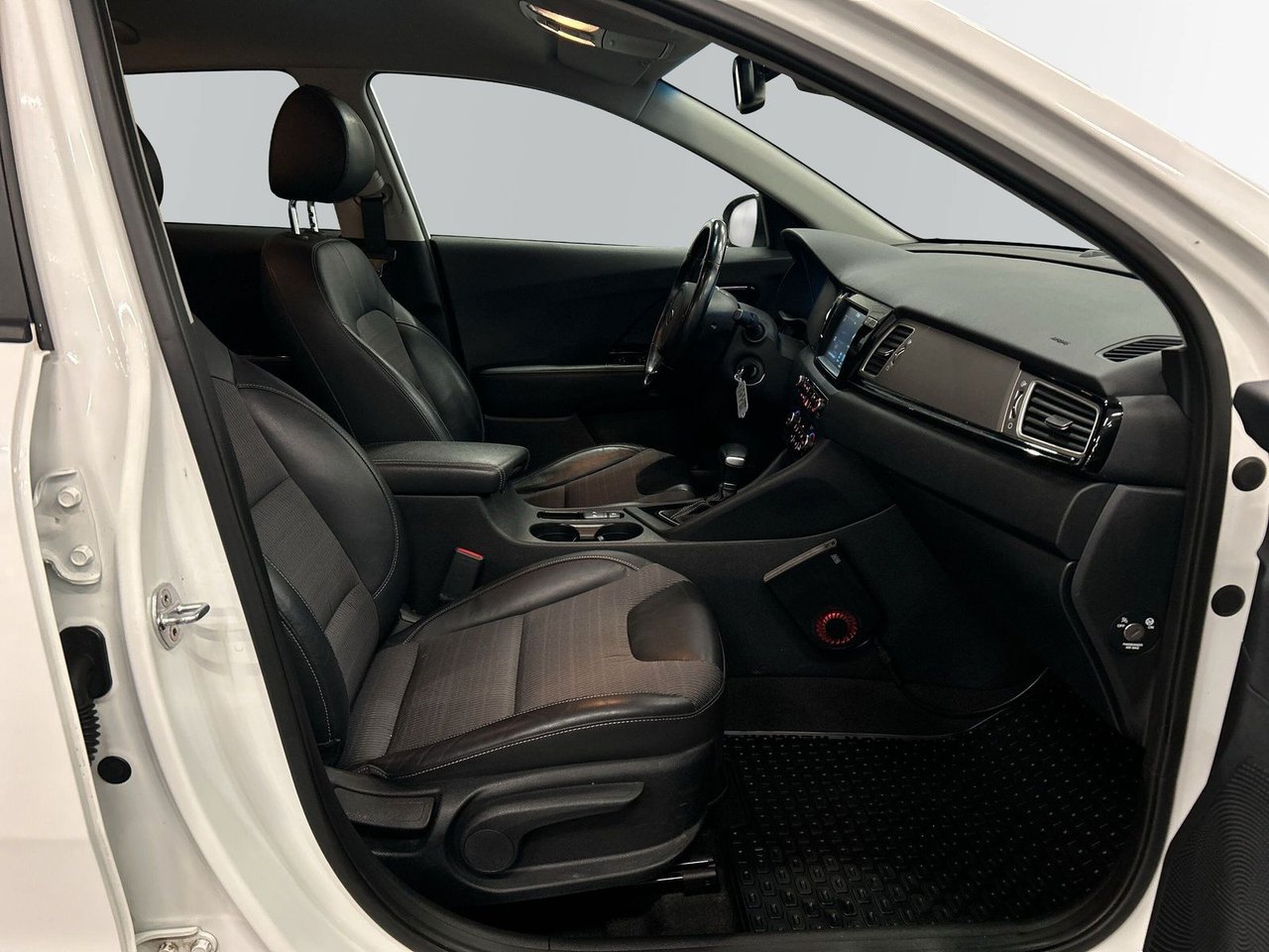 Kia Niro Hybrid DCT, 141hp, 2018