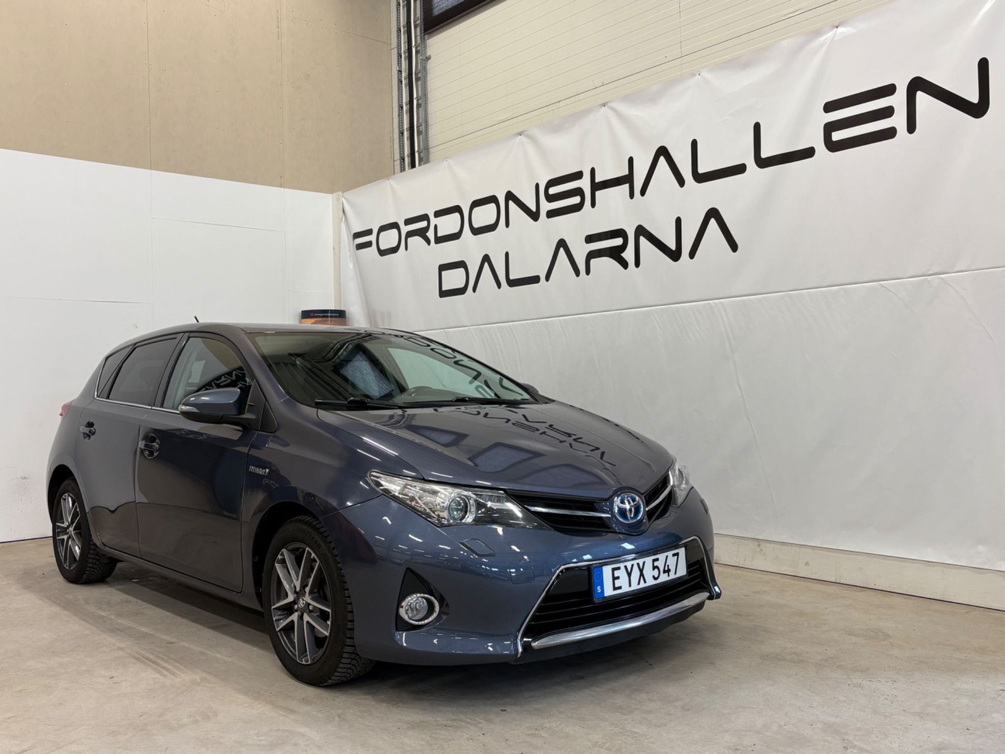 Toyota Auris Hybrid e-CVT, 136hp, 2015