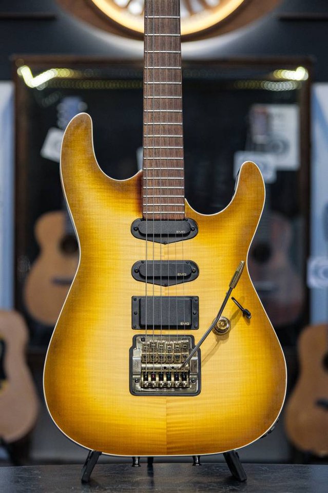 1982 Paul Guy Superstrat sunb...